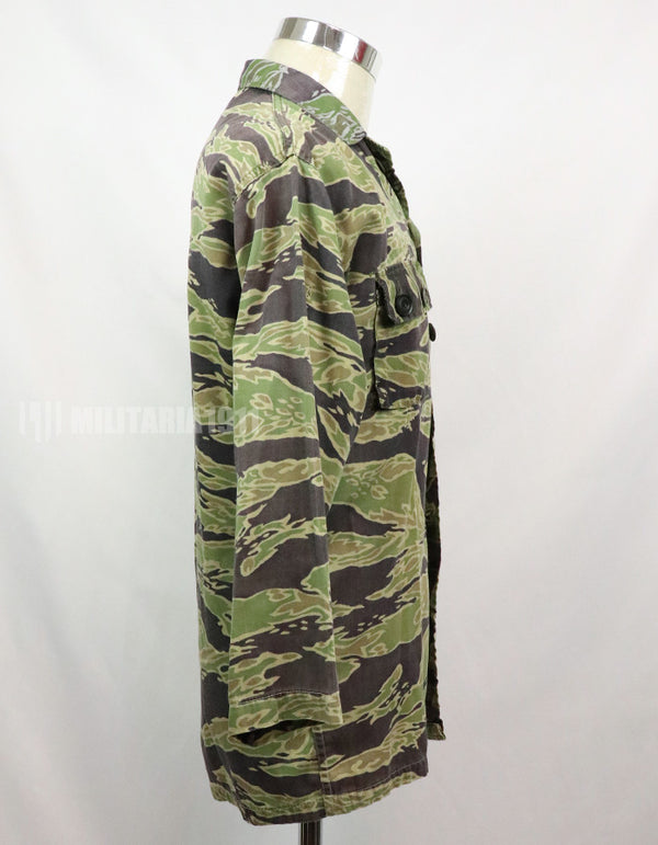 正品二战后期轻薄虎纹衬衫，薄款，有划痕，二手