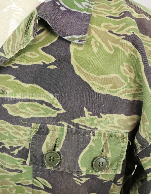 正品二战后期轻薄虎纹衬衫，薄款，有划痕，二手