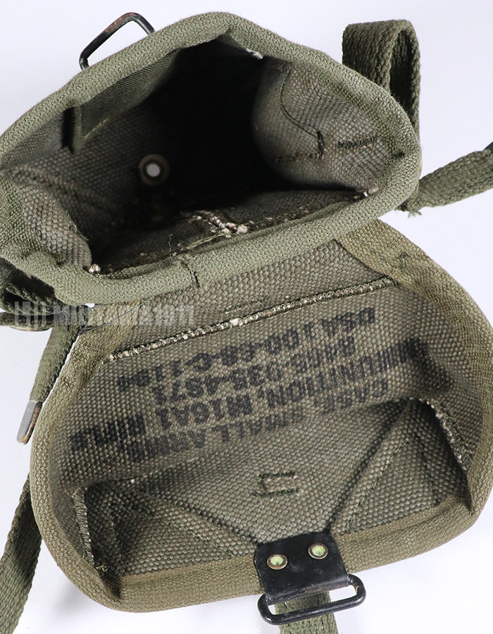 実物　アメリカ軍　M16 A1　20連マガジン　アーモポーチ　ほぼ未使用品