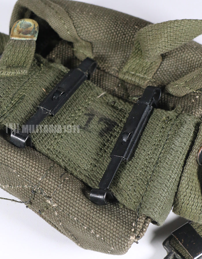 実物　アメリカ軍　M16 A1　20連マガジン　アーモポーチ　ほぼ未使用品