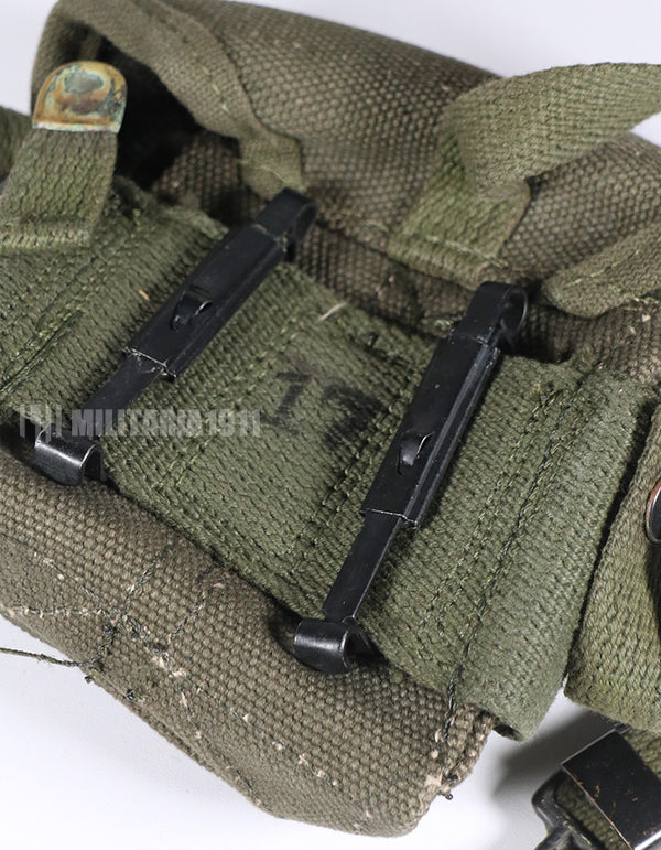 実物　アメリカ軍　M16 A1　20連マガジン　アーモポーチ　ほぼ未使用品